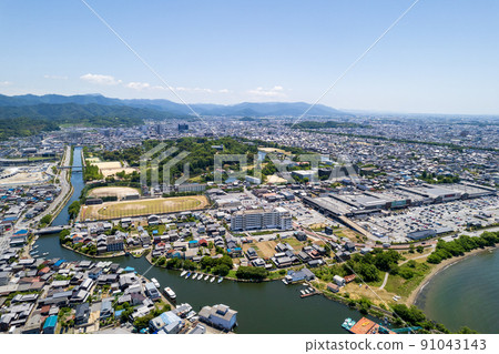 歷史悠久的彥根城和城下町的無人機攝影|滋賀縣彥根市 歷史悠久的彥根城和城下町的無人機攝影|滋賀縣彥根市 91043143