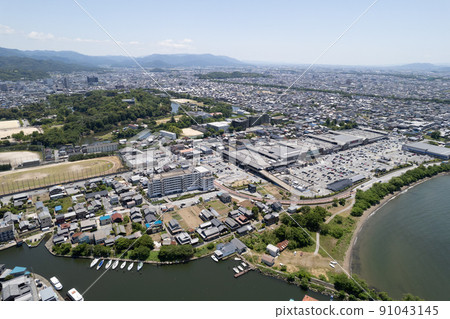 歷史悠久的彥根城和城下町的無人機攝影|滋賀縣彥根市 91043145