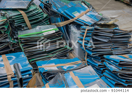 Painting site: Disposal of 18L cans Painting site: Disposal of 18L cans 91044114