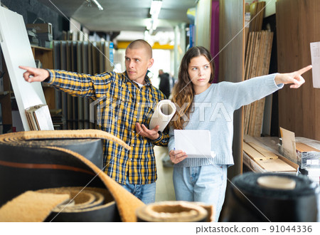 Customers shopping in building store and pointing to something Customers shopping in building store and pointing to something 91044336