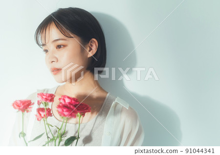 有花的一個少婦 91044341