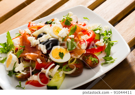 Bulgarian dish Shepherds salad 91044411