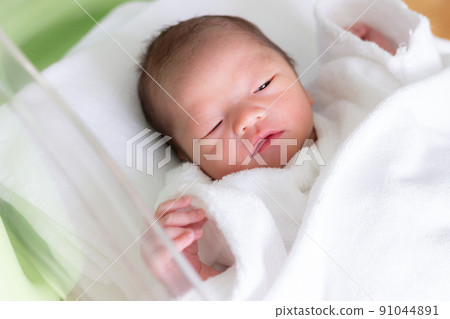 新生嬰兒 91044891