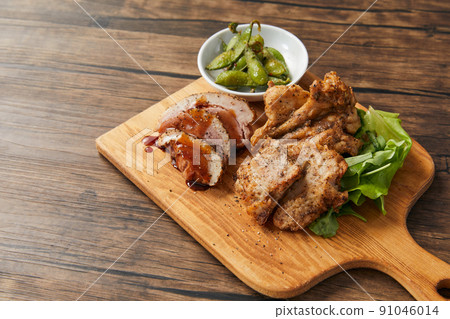 Beer snack meat dish bar 91046014