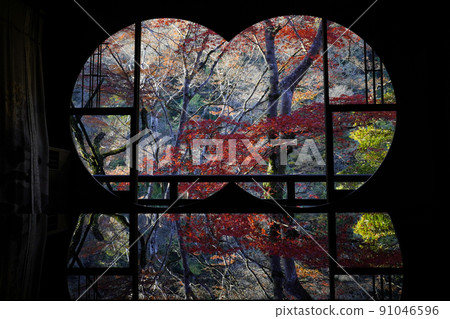 嵐山，夢遊亭的秋葉 91046596