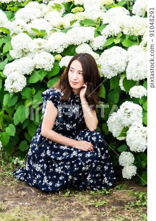 Hydrangea and female 91048291