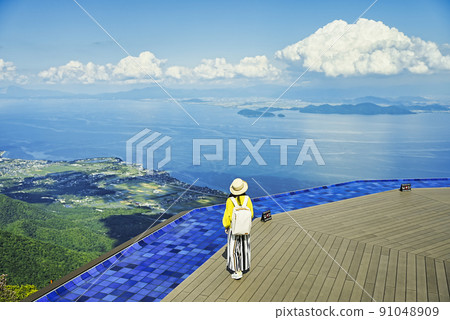 琵琶湖露台和旅行者 91048909