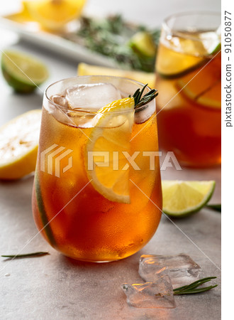 Iced tea with lemon, lime and ice. 91050877