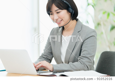 在線開會的女商人 91052016