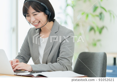 在線開會的女商人 91052021