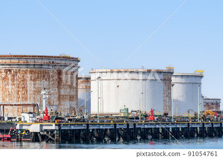 Large oil tank 91054761