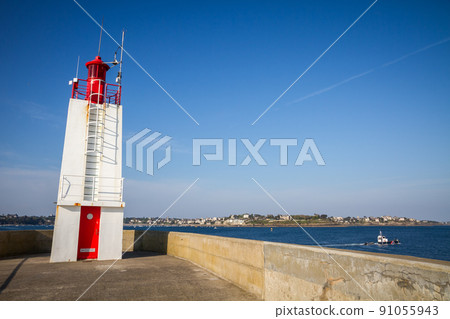 Saint-Malo lighthouse and pier, Brittany, France 91055943