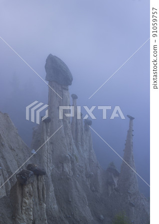 Earth pyramids of Platten (Erdpyramiden - Piramidi di Plata) near Percha and Bruneck, South Tyrol, Italy Earth pyramids of Platten (Erdpyramiden - Piramidi di Plata) near Percha and Bruneck, South Tyrol, Italy 91059757