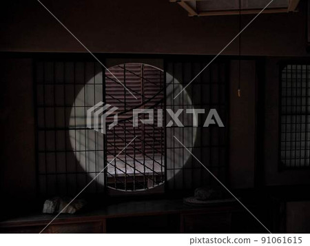 Round window with shadow "Japanese style image" (Kyoto) 91061615