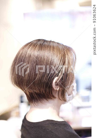 突出50多歲女士的灰色! 突出50多歲女士的灰色! 91063624