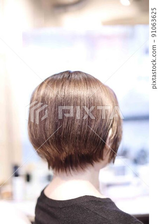 突出50多歲女士的灰色! 突出50多歲女士的灰色! 91063625