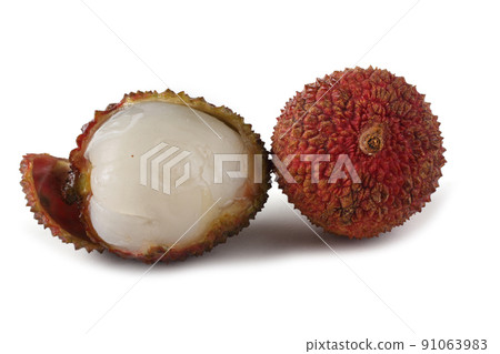 Lychee isolated on white 91063983