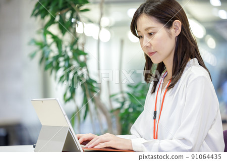 PC woman office work PC woman office work 91064435