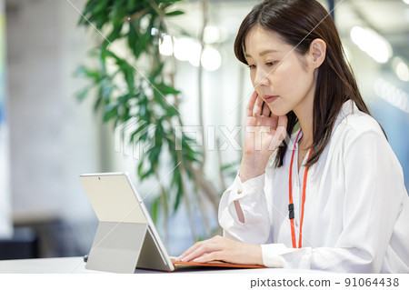 PC 女人辦公室工作 PC 女人辦公室工作 91064438