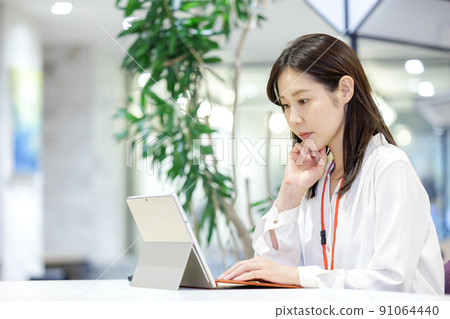 PC 女人辦公室工作 91064440