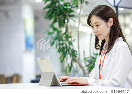 PC 女人辦公室工作 91064447