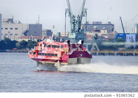 清爽的海面衝刺... 穿梭於東京港灣的噴射輪 91065362