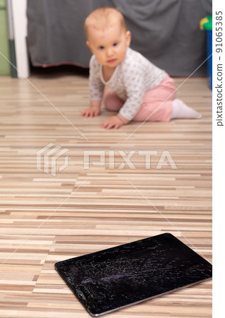 Broken tablet with crashed display on a floor Broken tablet with crashed display on a floor 91065385