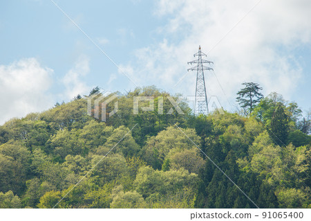 Power lines and mountains 91065400