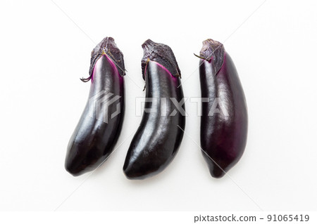 Eggplant white background 91065419
