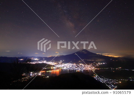 Night view of Mt. Fuji and Lake Kawaguchi seen from the Misaka Mountains Night view of Mt. Fuji and Lake Kawaguchi seen from the Misaka Mountains 91065579