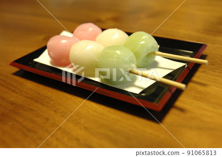 Tea confectionery three-color dumpling Tea confectionery three-color dumpling 91065813