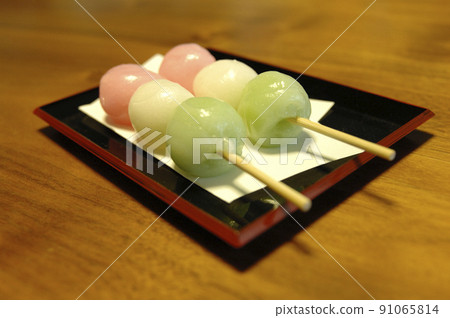 Tea confectionery three-color dumpling Tea confectionery three-color dumpling 91065814