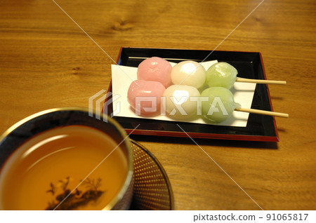 Tea confectionery three-color dumpling Tea confectionery three-color dumpling 91065817