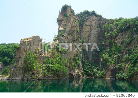 Kitagi Island, the largest island in the Kasaoka Islands, the site of a quarry where water has accumulated (Keirin, Kitagi) 2 Kasaoka City, Okayama Prefecture Kitagi Island, the largest island in the Kasaoka Islands, the site of a quarry where water has accumulated (Keirin, Kitagi) 2 Kasaoka City, Okayama Prefecture 91065840