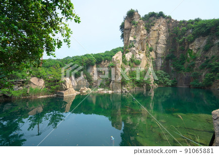 Kitagi Island, the largest island in the Kasaoka Islands, the site of a quarry where water has accumulated (Keirin, Kitagi) 18 Kasaoka City, Okayama Prefecture Kitagi Island, the largest island in the Kasaoka Islands, the site of a quarry where water has accumulated (Keirin, Kitagi) 18 Kasaoka City, Okayama Prefecture 91065881