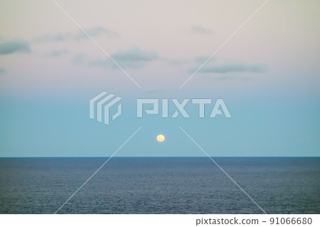 super full moon rises up to sky, over the sea 91066680
