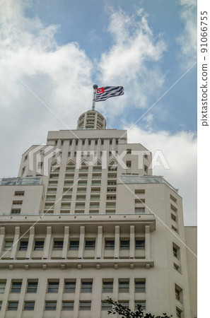 Farol Santander, skyscraper in Sao Paulo city, Brazil. SP state flag on top Farol Santander, skyscraper in Sao Paulo city, Brazil. SP state flag on top 91066755