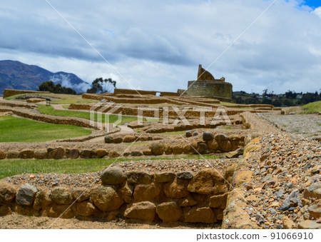 archaeological complex of Ingapirca, at Canar, Ecuador 91066910
