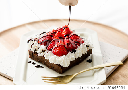 Handmade strawberry cake and chocolate sauce like those purchased at the store 91067664