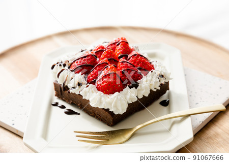 Handmade strawberry cake and chocolate sauce like those purchased at the store 91067666