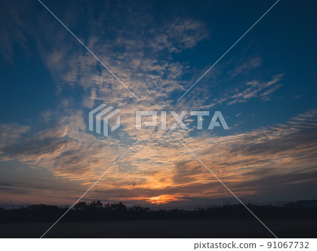 Spectacular sunsets and summer clouds in the countryside 91067732