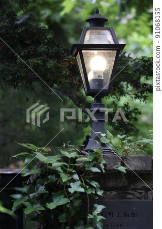 博物館的入口在綠色 91068155