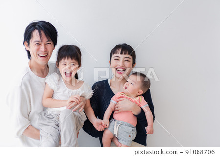 Group photo of a family with a baby 91068706