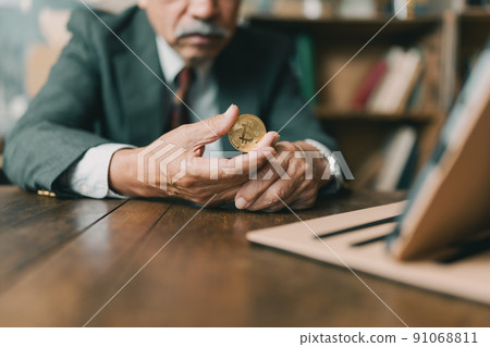 Dignified senior man 91068811