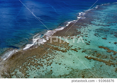 cook island rarotonga polynesia reef aerial panorama drone landscape 91068876