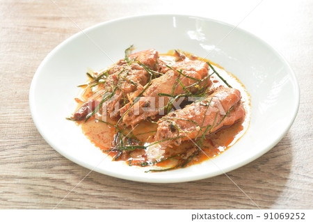 spicy stir fried river shrimp with slice grass leaf curry on plate  91069252