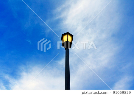 [Tokyo] Autumn Imperial Palace Retro outdoor light in front of the Imperial Palace 91069839