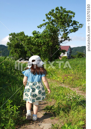 夏天路徑和女孩 夏天路徑和女孩 91070380