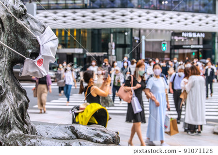 Tokyo cityscape of Japan Mid-June but still Korona-ka. Still many people = June 20, Ginza Tokyo cityscape of Japan Mid-June but still Korona-ka. Still many people = June 20, Ginza 91071128