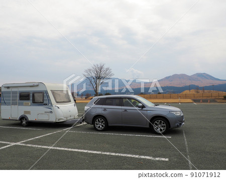 Camping trailer parked in the parking lot on the north side of Apika, Aso City Rural Park Kurokawa, Aso City, Kumamoto Prefecture 91071912